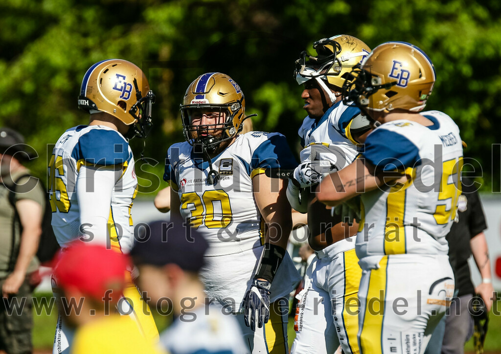 2022-05-14_041_Erding_Bulls_gegen_Munich_Cowboys_2 | Erding, Deutschland, 14.05.2022:
Fußball, Regionalliga 2022, 3. Spieltag, Erding Bulls gegen Munich Cowboys 2, Endergebnis: 20:30

Daniel Perzl (Erding Bulls, #26), Dominik Finck (Erding Bulls, #30)

Foto: Christian Riedel / fotografie-riedel.net