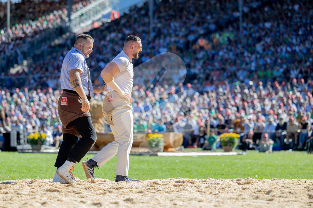 ESAF2025_08Gang_7132 | Die Schwinger des Schwyzer Kantonalen Schwingerverbandes: Fotos, die Dynamik und Leidenschaft festhalten, sowie emotionale Momente aus dem traditionellen Schwingsport zeigen. - Realisiert mit Pictrs.com