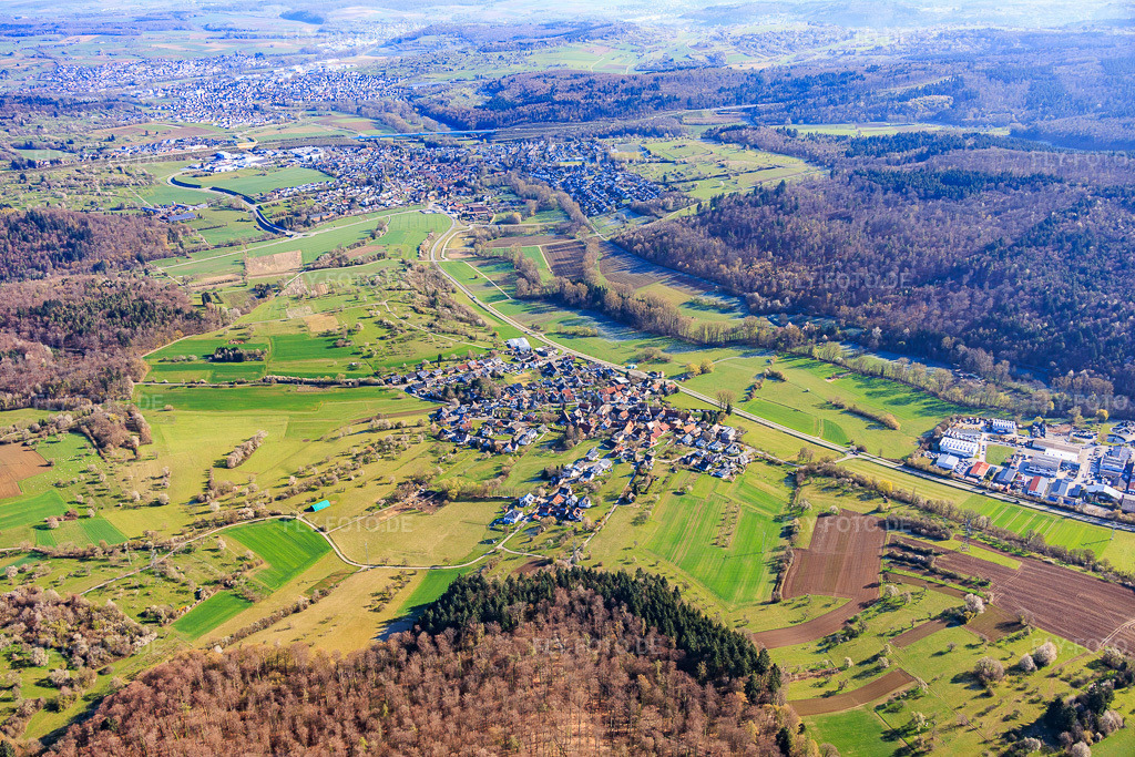 Luftbild: Ortsansicht von Südwesten im Ortsteil Dietenhausen in Keltern im Bundesland Baden-Württemberg in Deutschland. Foto: IMG_153998.jpg vom 02.04.2026 durch Werner Riehm/FLY-FOTO.deAuflösung des Originals: 6000 x 4000 px