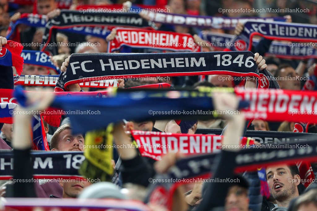 BVB13092402201 | 13.09.2024, 1. Fußball Bundesliga, Borussia Dortmund - 1. FC Heidenheim 1846, Signal Iduna Park, Saison 2024 2025: Nahaufnahme Fans Fanschal Schriftzug Heidenheim Fanschals Gästeblock Zuschauer Besucher FußballfansDFB regulations prohibit any use of photographs as image sequences and or quasi-video.