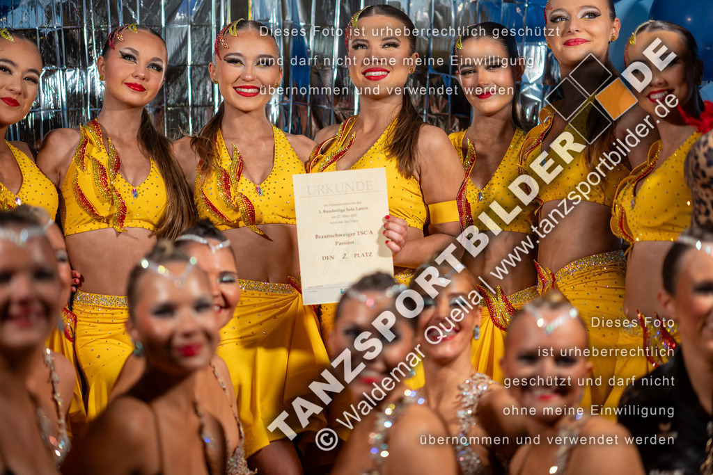 20260322-13388 | Hier finden Sie Tanz Bilder vom Latein und Standard Formationen tanzen. Sportbilder vom Tanzsport. Schöne Fotos und von Weltmeisterschaft, Europameisterschaft, Bundesliga, Regionalliga, Oberliga und Landesliga sowie von GOC Stuttgart, DanceComp, WM Bremen