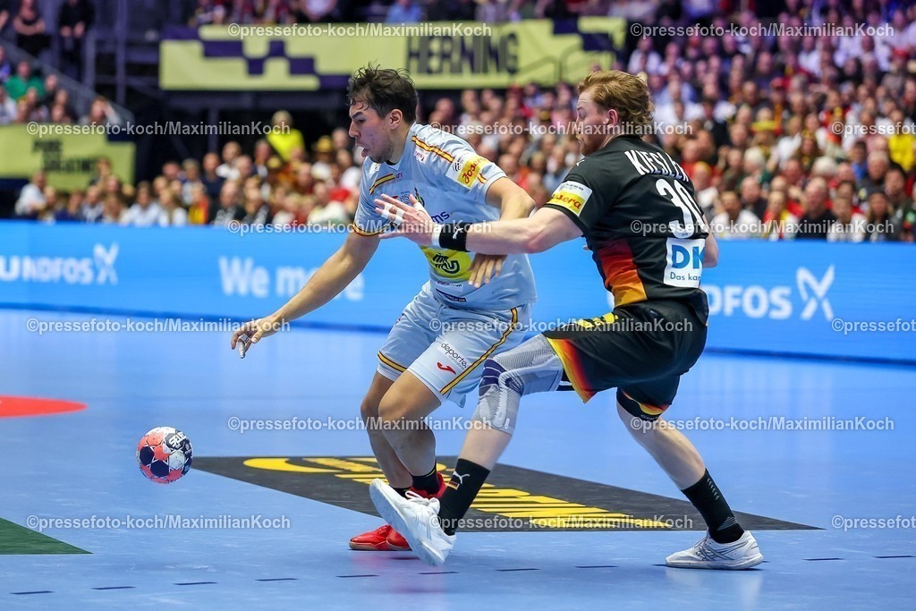 EHF19012602039 | 19.01.2026, Handball, Men's EHF EURO 2026, Deutschland - Spanien, Jyske Bank Boxen in Herning, Dänemark, Preliminary Round:  Daniel Dujshebaev Dovichebaeva (Espania #24) im Zweikampf gegen   Tom Kiesler (Germany #30) 