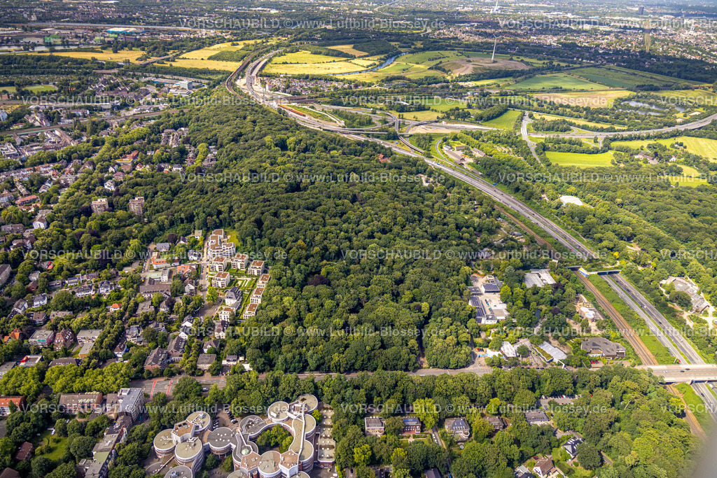 Duisburg240705432-Mitte | Luftbild, Waldgebiet Kaiserberg mit Zoo und Autobahnkreuz Kaiserberg, Wohnquartier Wilhelmshöhe Wohngebiet Neubau am Waldrand, Duissern, Duisburg, Ruhrgebiet, Nordrhein-Westfalen, Deutschland