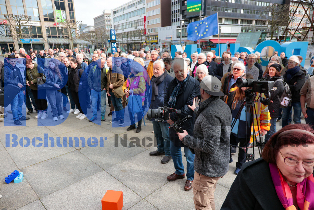 Brandmauer 2024 vor dem Rathaus der Stadt Bochum {date} -  | {headline}



(Foto: Sebastian Sendlak / BOND)

 - Realisiert mit Pictrs.com