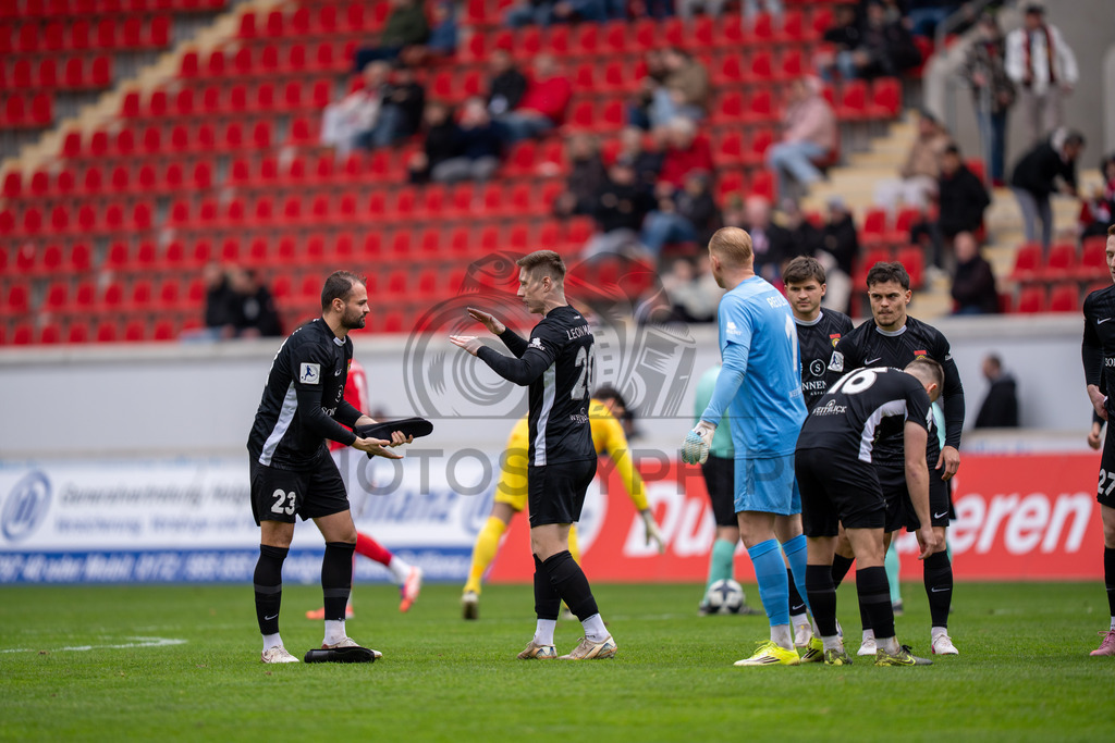 Kickers Offenbach vs. SG Sonnenhof Grossaspach, Fussball, Regionalliga Suedwest, 24. Spieltag, 14.03.2026 | SG Sonnenhof Grossaspach motiviert sich vor dem Spiel,Kickers Offenbach vs. SG Sonnenhof Grossaspach, Fussball, Regionalliga Suedwest, 24. Spieltag, 14.03.2026Foto: photosbyphips/Philip Ziegler