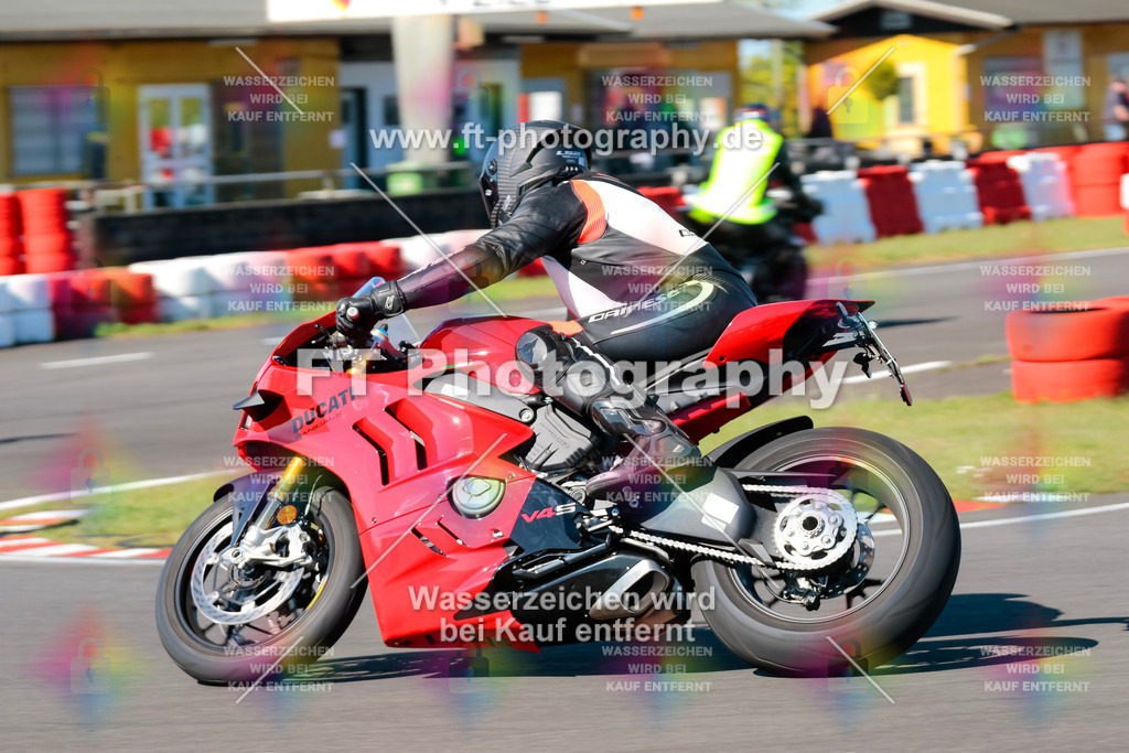 Moto-TeamOBK-21506 | Hier findet Ihr Bilder von Touristenfahrten auf der Nürburgring Nordschleife oder von anderen Veranstaltungen die ich besucht habe. Viel Spass beim Durch Schauen 