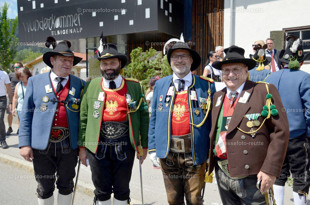 TRIBUENE-news-2022-Juli24-Bezirksschuetzenfest-Elbigenalp-D51-DSC_1195 | Info aus dem Bezirk Reutte/Ausserfern Tirol sowie eine umfangreiche Bilddatenbank über die gesamte Region: Lechtal, Talkessel Reutte, Tannheimertal, Zwischentoren. Lech, Plansee, Zugspitze, Grenztunnel, B179, Fernpassstraße, Verkehr, Lawinen, Tradition, - Realisiert mit Pictrs.com