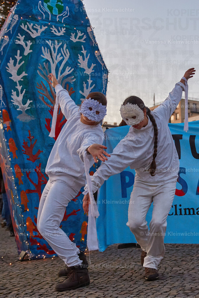 251212_10JahreParisFFF_13 | Vanessa Kleinwächter - Realisiert mit Pictrs.com