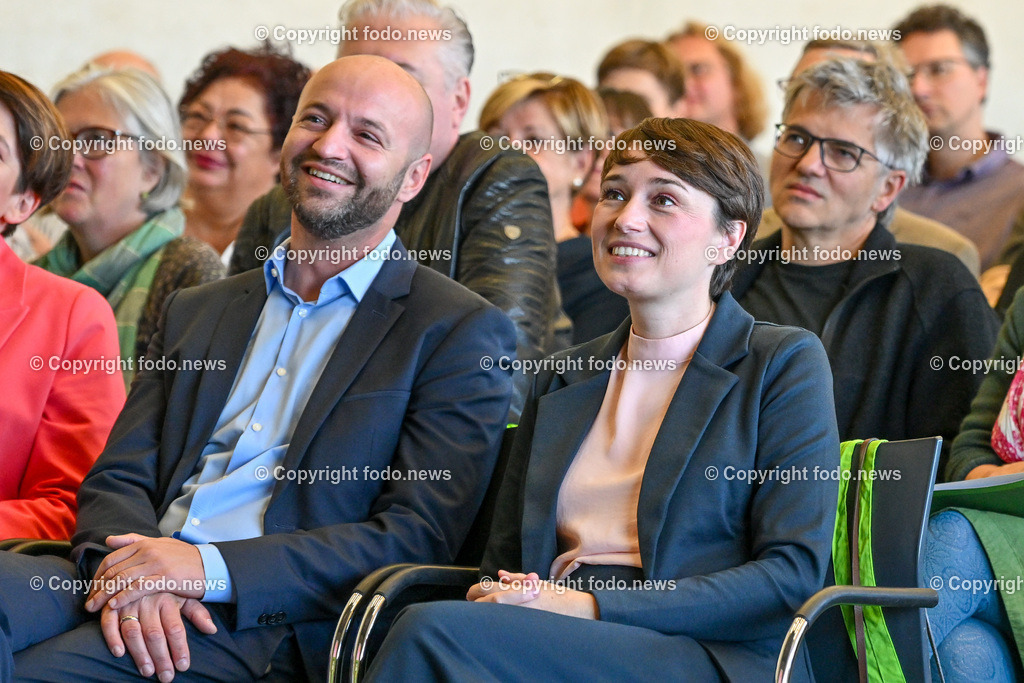 Landesversammlung der Gruenen Ooe 2023_ Zukunft ist unsere Staerke_ 21.10.2023-8 | 21.10.2023, Lentos Linz, AUT, Landesversammlung der Gruenen Ooe 2023, Zukunft ist unsere Staerke, im Bild Severin Mayr (Die Gruenen, Klubobmann), Sigi Maurer (Die Gruenen, Klubobfrau, NAbg)