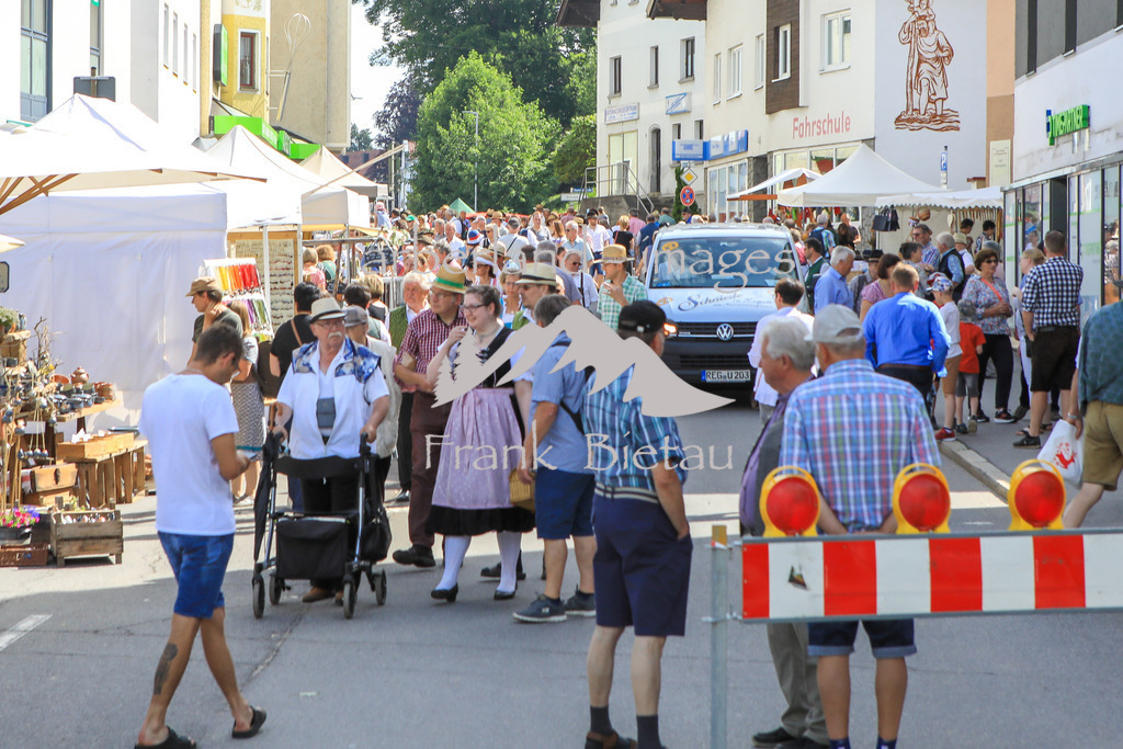 OE7A3790 | der Kunsthandwerkermarkt am Pfingstsonntag, bereits am frühen Vormittag gut besucht