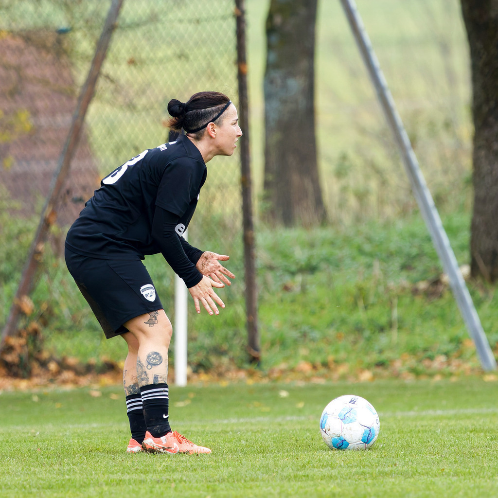 HOHFCH_251109_7204 | 1.FC Heidenheim 1846 II vs. GAST, Fußball, Frauen, Bezirksliga, 2025/2026, X. Spieltag, 03.10.2025 in Heidenheim, Kunstrasen b. Voith-Arena West(Foto: Michael Bulling) - Realisiert mit Pictrs.com