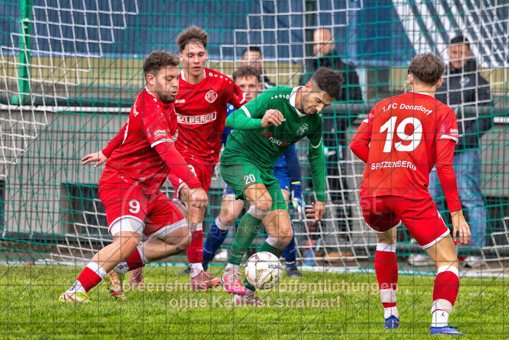 20261011_163409_0450-Bearbeitet_(c)_by_PhotoPeet | Tim Grupp (KSG Eislingen #20)KSG Eislingen (grün) vs. 1.FC Donzdorf (rot), Fußball, Bezirksliga - Bezirk Neckar/Fils, 07. Spieltag, Saison 2026/2027, Rasensportplatz, Albstraße 69, 73054 Eislingen, 11.10.2026 - 15:00 Uhr,Foto: PhotoPeet / Sport- &amp; Eventfotografie / Peter Harich