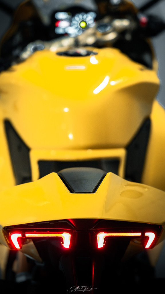 Ducati Panigake V2S | Entdecken Sie die faszinierende Welt von Alexander Tschuncky Arts: Kreative Fotografie, atemberaubende Automobilkunst und hochwertiger Bilderdruck. Lassen Sie sich inspirieren! - Realisiert mit Pictrs.com