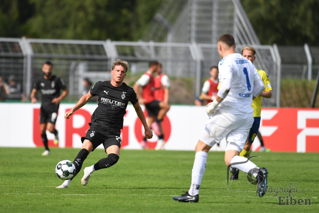 SV Atlas-Delmenhorst-Borussia Mönchengladbach | DFB-Pokal 1. Runde;SV Atlas Delmenhorst (gelb)-Borussia Mönchengladbach (schwarz) am 17.08.2025 in Oldenburg (Marschweg-Stadion), Photo: Philip Eiben 2025 - Realisiert mit Pictrs.com