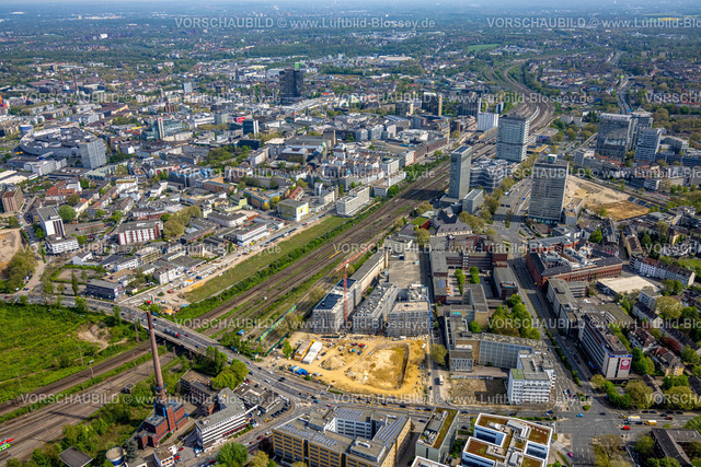 Essen240400705 | Luftbild, Baustelle neues Literatur Quartier für Büros und Wohnungen zwischen der Sachsenstraße und Bert-Brecht-Straße, hinten die Baustelle für Campus Essen und City Übersicht, Südviertel, Essen, Ruhrgebiet, Nordrhein-Westfalen, Deutschland