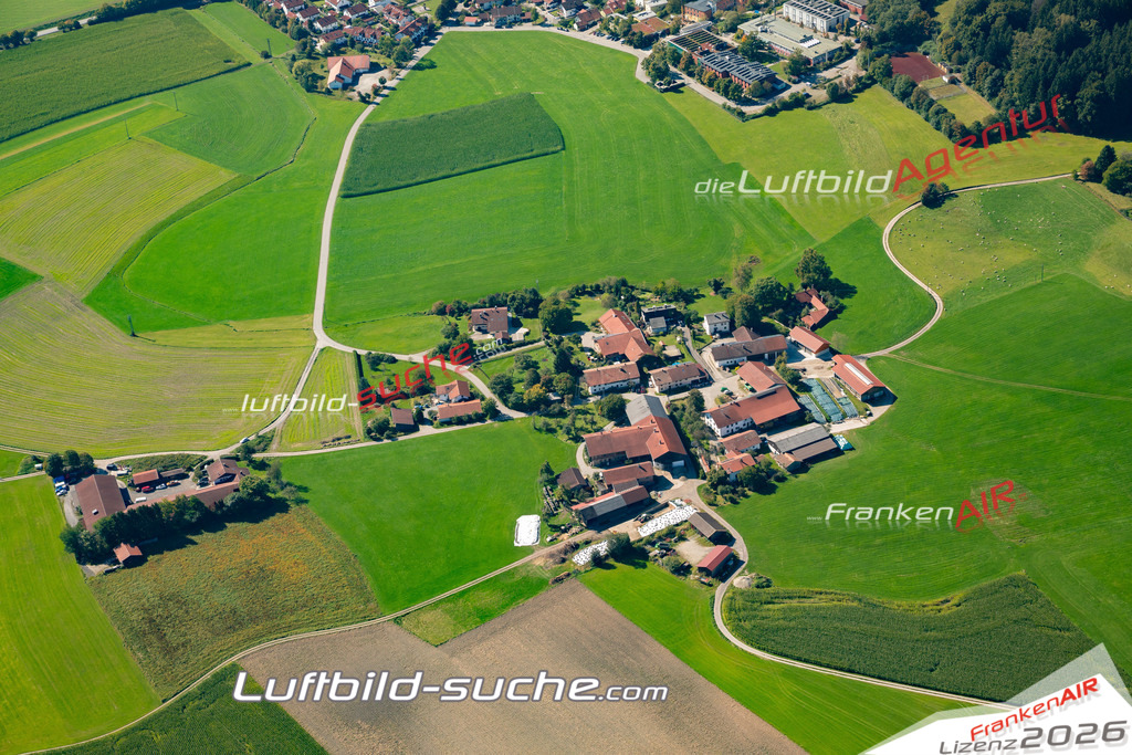 Aktuelles Luftbild von Riedering Kirchseeon Kauf mit Lizenz / Bildrechten möglich- Die Luftaufnahme wurde 2021 mittels UL-Flugzeug erstellt ( keine Drohne ) - hochauflösende Kamera-Systeme von  Canon -Beste Qualität - Für grossformatige Ausdrucke geeignet. Die Geschenkidee !