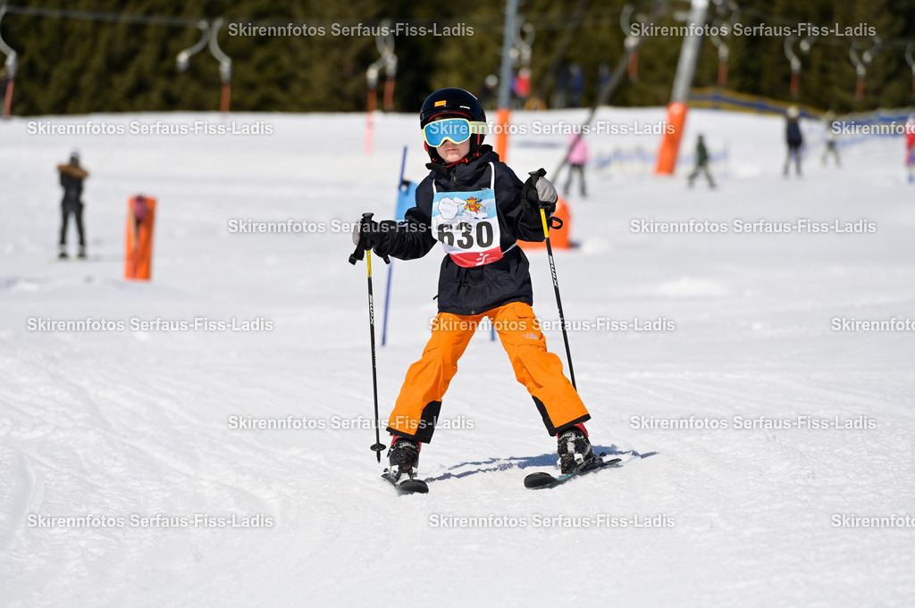 SRF_27.02.2026_728 | Skirennfotos,Serfaus,Fiss,Ladis,Kinderskirennen,Winter,Tirol,Oberland,skirace,SFL,feelfree,weil wir's genießen,ski,Ski,skifahren,Sonnenplateau, - Realisiert mit Pictrs.com