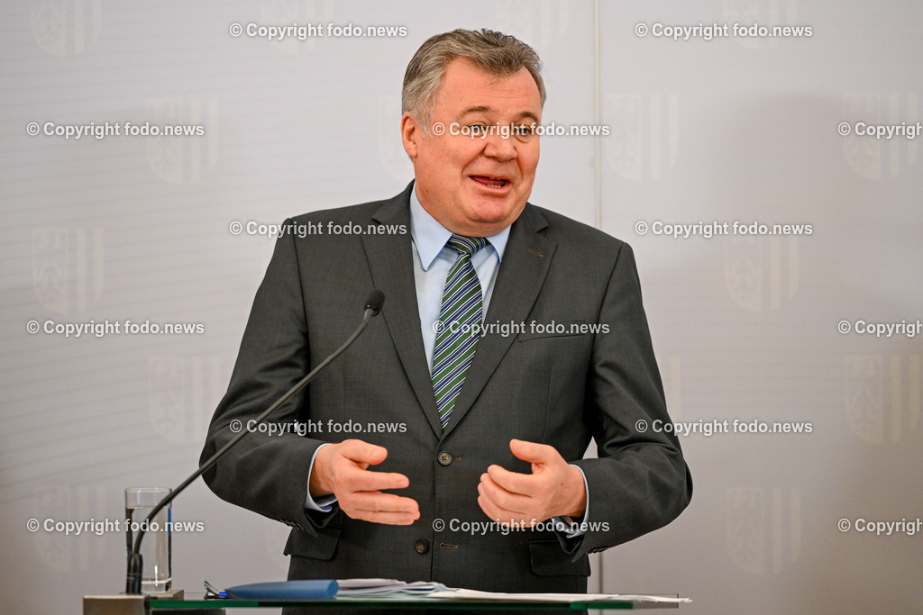 Pressekonfernz Land Ooe_ Einigung zur Westspange Steyr_ 26.01.2024-18 | 26.01.2024, Linz, AUT, Pressekonferenz Land Ooe, Einigung zur Westspange Steyr - Praesentation der verkehrlichen Wirkungsanalyse im Bild LR Guenther Steinkellner (FP)