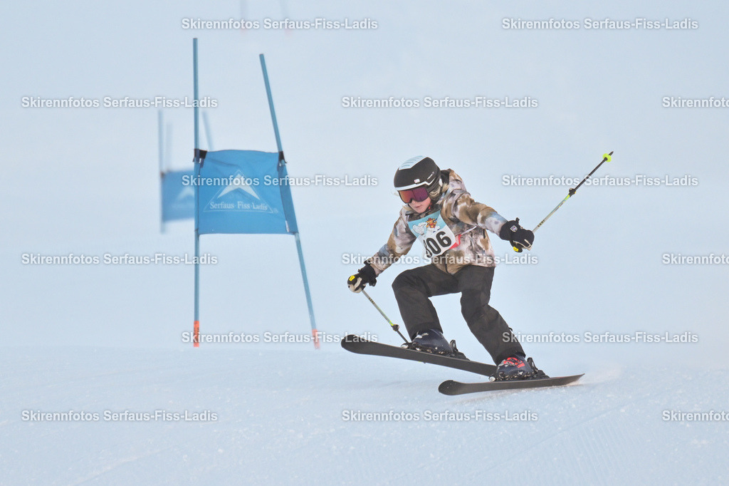 SRF_25.12.2025_0022 | Skirennfotos,Serfaus,Fiss,Ladis,Kinderskirennen,Winter,Tirol,Oberland,skirace,SFL,feelfree,weil wir's genießen,ski,Ski,skifahren,Sonnenplateau, - Realisiert mit Pictrs.com