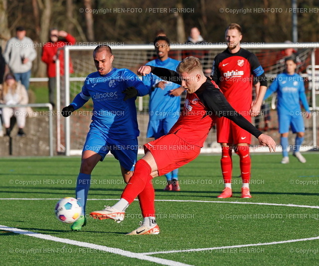 20240225-9191-fuba-rwda-fcada-HEN-FOTO | 21.02.2024 Fussball Verbandsliga Süd Männer Saison 2023 2024 Rot-Weiss Darmstadt - 1. FCA Darmstadt (3:2) v. li. Gabriel Lopes Guimaraes Proenca (8 FCA) Marvin Vincent Deusser (6 RW DA) (Foto: Peter Henrich) - Realisiert mit Pictrs.com
