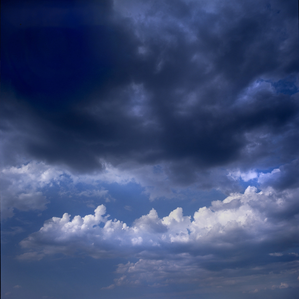 WolkenWort 21_Wolkengrollen | Wolkenwort # 
Fotoausstellung WOLKENWORTE, Oberbank Salzburg, Alter Markt 4, 30.5.-30.6.2006. Eine veranstaltung der Europagesellschaft, Salzburg