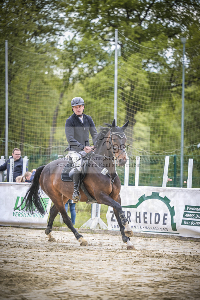 DOS_1212 | Entdecke hochwertige Reitturnierfotos von Foto Oger. Professionell, emotional und authentisch – jetzt Lieblingsmomente im Shop bestellen.Deutschlandweite Turnierfotografie. - Realisiert mit Pictrs.com