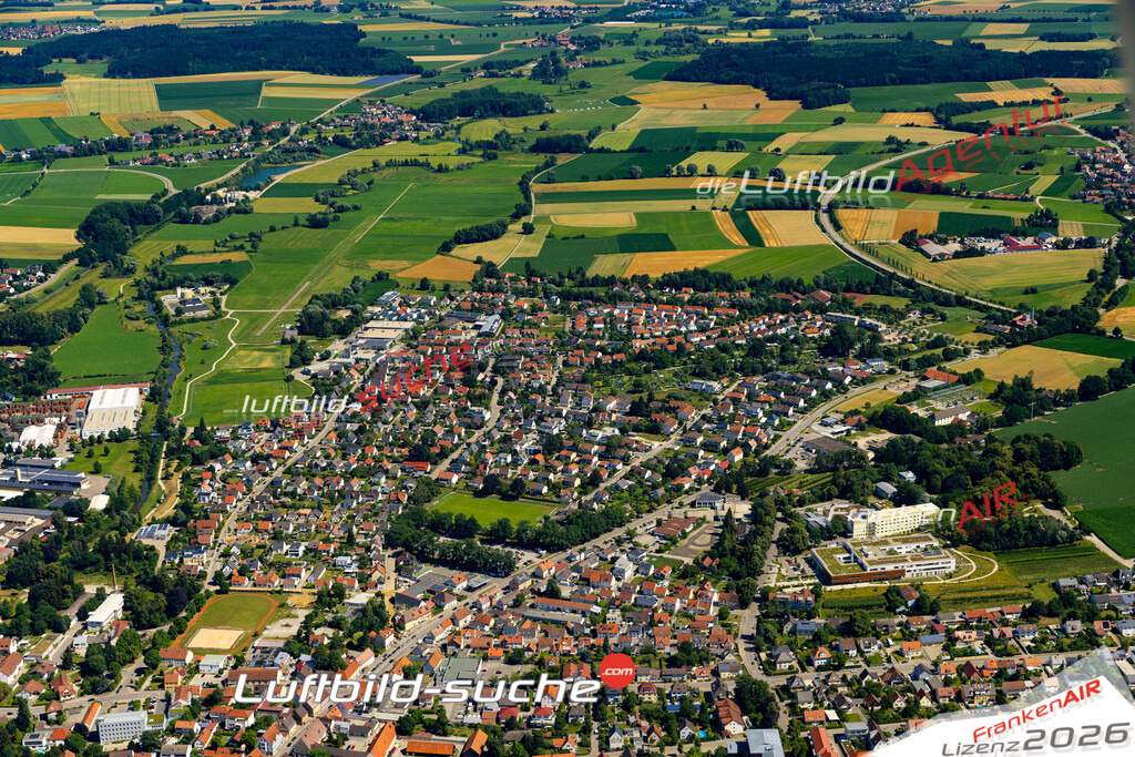 Die Luftaufnahme Oberbernbach - Aichach wurde 2022 vom Flugzeug aus (keine Drohne) erstellt. Hohe Auflösung -für große Poster und Wandbilder geeignet - Garantiert!