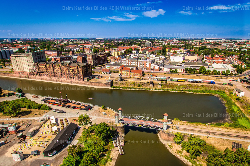 Kettenschleppdampfer Gustav-Zeuner im Wissenschaftshafen Magdeburg-3153 | Wissenschaftshafen Brücke und Cafe Treibgut mit Speicher - Realisiert mit Pictrs.com