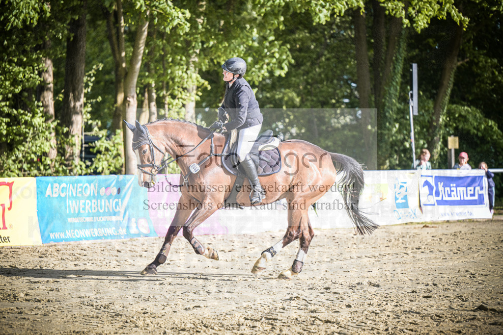 DOS_3582 | Entdecke hochwertige Reitturnierfotos von Foto Oger. Professionell, emotional und authentisch – jetzt Lieblingsmomente im Shop bestellen. - Realisiert mit Pictrs.com