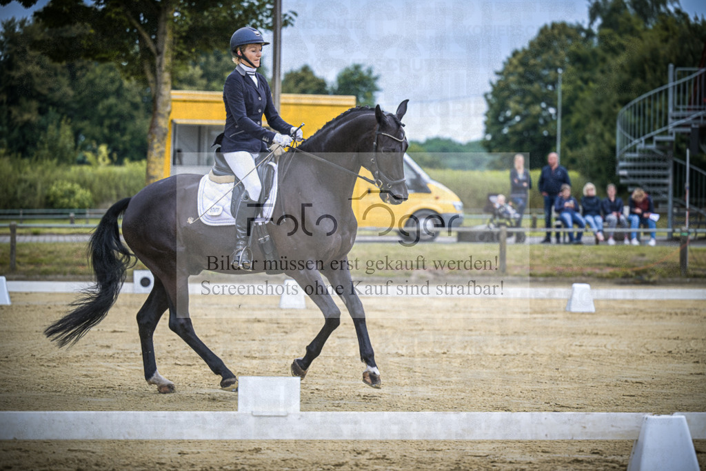 DOS_6152 | Entdecke hochwertige Reitturnierfotos von Foto Oger. Professionell, emotional und authentisch – jetzt Lieblingsmomente im Shop bestellen.Deutschlandweite Turnierfotografie. - Realisiert mit Pictrs.com