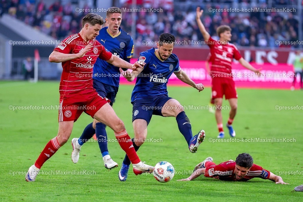 F9510042601034 | 10.04.2026, Fußball, Fortuna Düsseldorf - Holstein Kiel, 2. Fußball Bundesliga, Herren, Merkur Spiel-Arena, 29. Spieltag, Saison 2025 2026: Cedric Itten&nbsp;(Fortuna Düsseldorf #13) im Zweikampf gegen  Steven Skrzybski&nbsp; (Holstein Kiel #07)  DFB regulations prohibit any use of photographs as image sequences and or quasi-video.