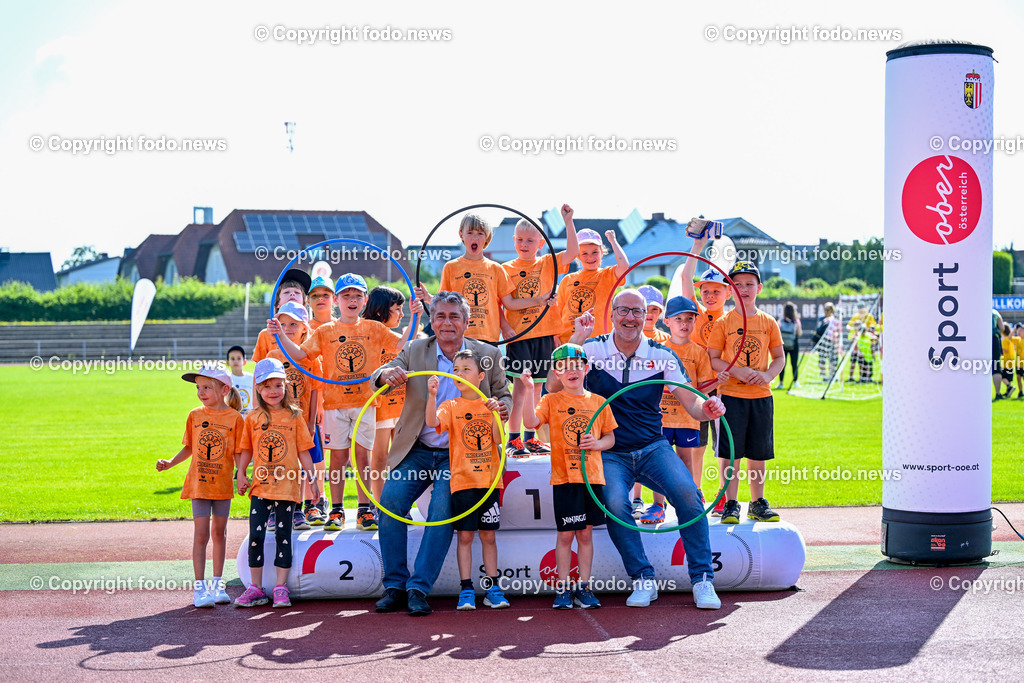 Kindergarten Olympiade 2024_ Stadion Traun_ 07.06.2024-26 | 07.06.2024, Stadion der Stadt Traun, AUT, Kindergarten Olympiade 2024, im Bild Kinder, Hindernis, Fussball, Laufen, Action