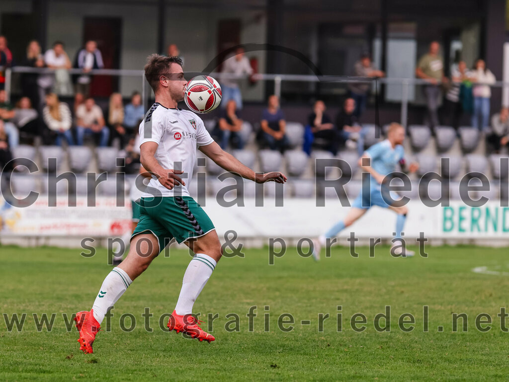 2023-07-28_051_FC_Schwaig_gegen_TSV_1860_Rosenheim | Oberding, Deutschland, 28.07.2023:
Fußball, Landesliga Südost 2023 / 2024, 3. Spieltag, FC Schwaig gegen TSV 1860 Rosenheim, Endergebnis: 1:1

Tobias Paulus (FC Schwaig, #7)

Foto: Christian Riedel / fotografie-riedel.net
