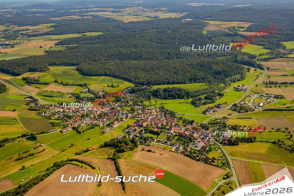 Das Luftbild zeigt :  Ermershausen - Die Luftaufnahme wurde 2024 vom UL-Flugzeug aus erstellt ( keine Drohne ) - Hochauflösende Luftaufnahme - Für grossformatige Ausdrucke geeignet. Die Geschenkidee !Mit Lizenz und Bildrechte bestellbar
