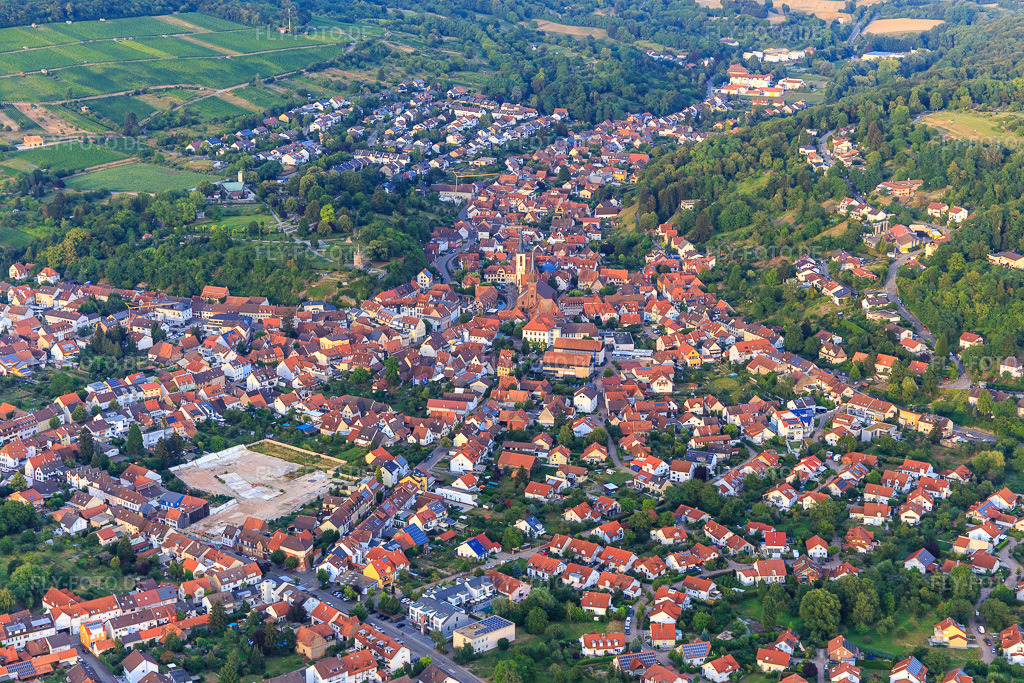 Luftbild: Friedrich-Wilhelm-Straße in Weingarten im Bundesland Baden-Württemberg in Deutschland. Foto: IMG_109107.jpg vom 19.07.2018 durch Werner Riehm/FLY-FOTO.de