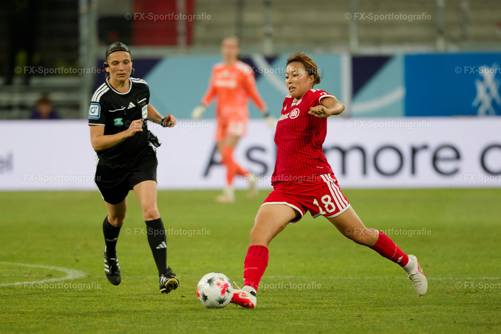 Supercup-Frauen-Bayern-Muenchen-vs-VfL-Wolfsburg 063 | Sportfotos und Eventgalerien von FX-Sportfotografie. Bilder von Fußball, Vereinsveranstaltungen und Events direkt ansehen und als Download bestellen. - Realisiert mit Pictrs.com