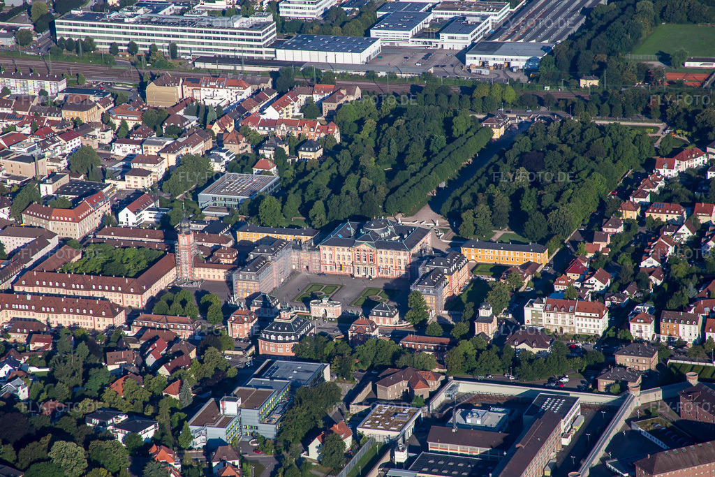 Luftbild: Schloß von Osten in Bruchsal im Bundesland Baden-Württemberg in Deutschland. Foto: IMG_092323.jpg vom 01.08.2016 durch Werner Riehm/FLY-FOTO.de