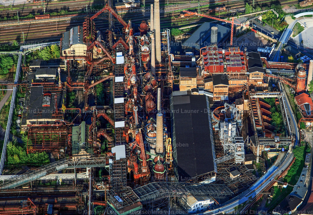 3070519 | Die Völklinger Hütte ist das weltweit einzige vollständig erhaltene Eisenwerk weltweit.Es ist das erste Industriedenkmal dieser Epoche, das in die Welterbeliste der UNESCO aufgenommen wurde
