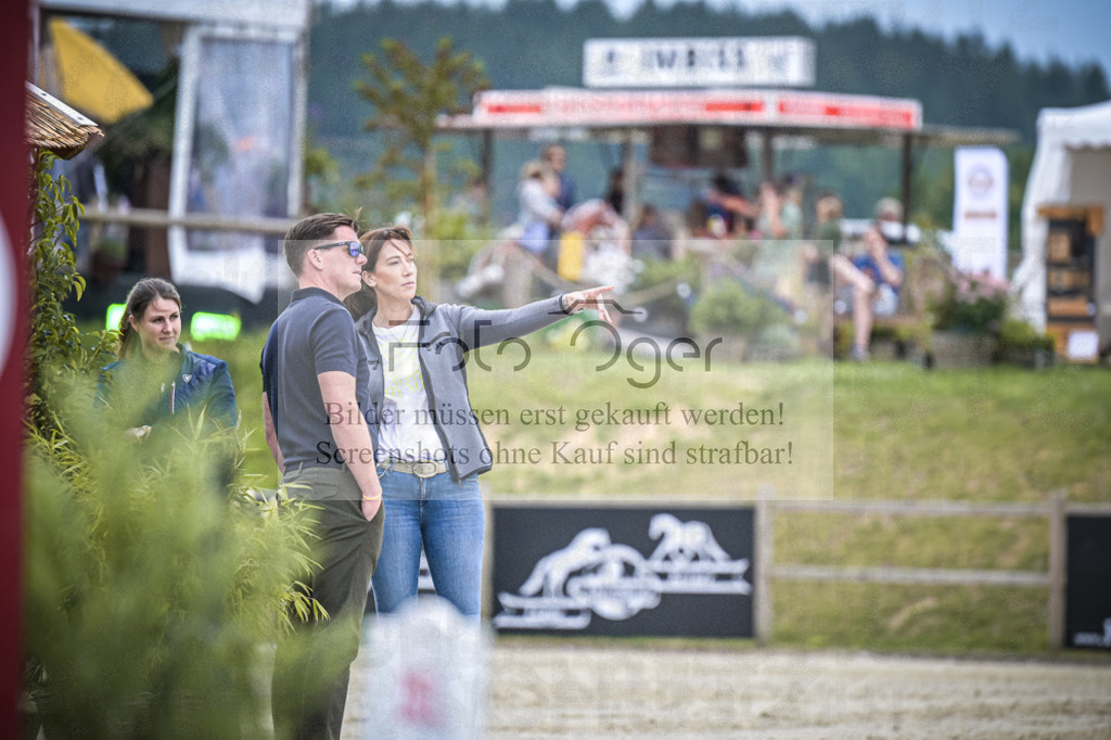 DOS_0038 | Entdecke hochwertige Reitturnierfotos von Foto Oger. Professionell, emotional und authentisch – jetzt Lieblingsmomente im Shop bestellen.Deutschlandweite Turnierfotografie. - Realisiert mit Pictrs.com