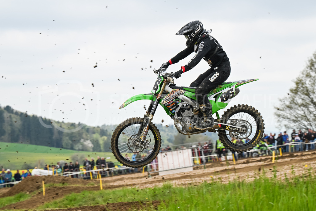 Motocross Schlatt bei Winterthur - 30. April 2023 | #86 Gassmann Ramona aus Berneck (CH) auf Kawasaki KX 250 in der Kategorie Swiss MX Women Cup am Motocross Schlatt bei Winterthur, 30. April 2023. 
Instagram: @mx_schlatt | @mc_wila | @sam_schweiz
Bild: Sportfotografie Markus Aeschimann | www.markus-aeschimann.ch - Realisiert mit Pictrs.com
