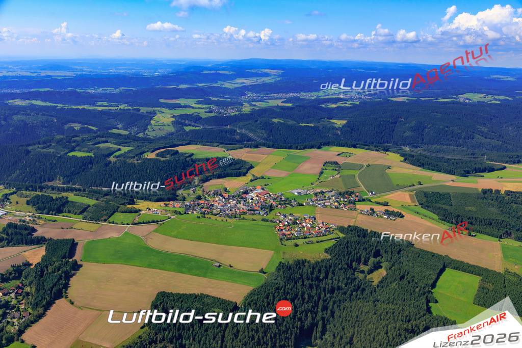 Die Luftaufnahme Hesselbach - Wilhelmsthal wurde 2017 mittels Flugzeug (keine Drohne) erstellt. Perfekte Schärfe und Druck- Auflösung- Garantiert!