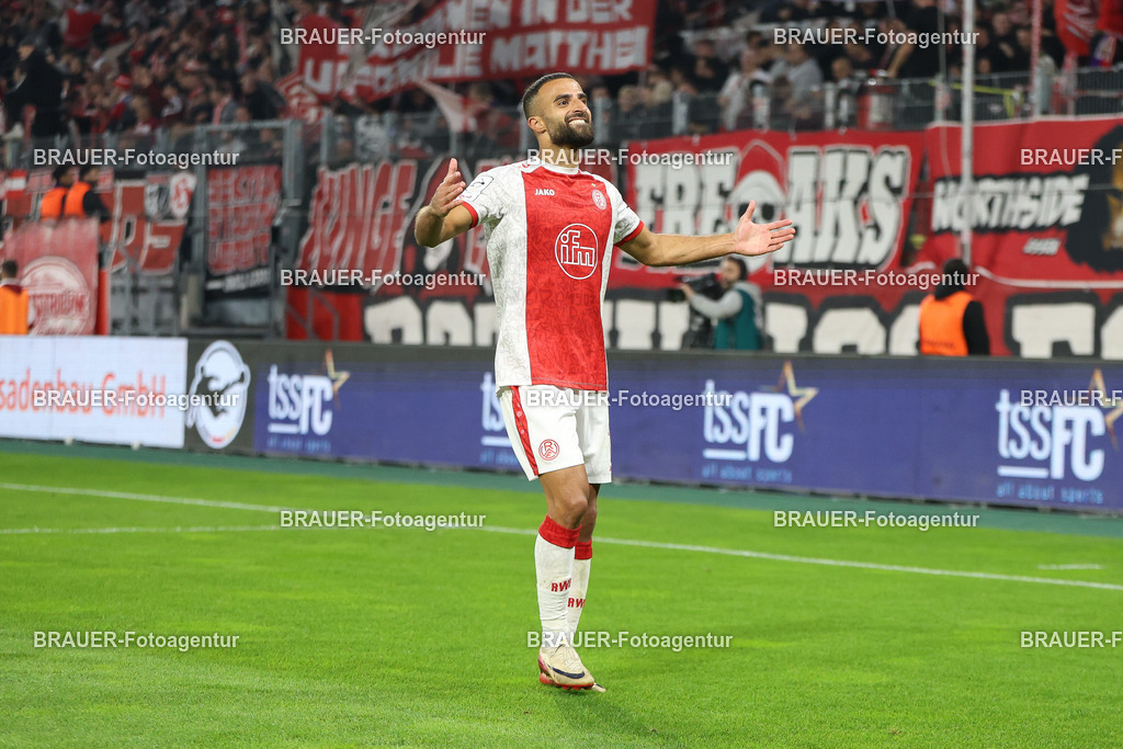 Rot-Weiss Essen - Hansa Rostock | Essen, Deutschland, 01.10.2025 Ramien Safi  (Rot-Weiss Essen) jubelt nach dem Tor zum 3:0während des 3.Liga Spiels zwischen  Rot-Weiss Essen und TSG Hoffenheim u23 am 20.09.2025 im Stadion an der Hafenstraße in Essen. (Foto von Timo Bluhmki-Schmidt/Brauer Fotoagentur