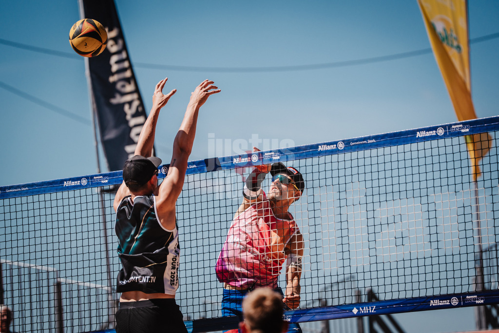Beachvolleyball | Männer | Allianz German Beach Tour 2025 | Tourstop Düsseldorf | 16.05.2025 | Bennet Poniewaz beim Angriff