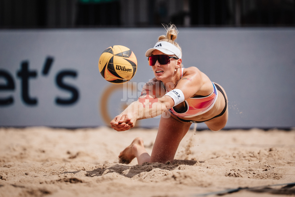 Beachvolleyball | Männer | Allianz German Beach Tour 2025 | Tourstop Hamburg | 31.05.2025 | Linda Bock springt zum Ball
