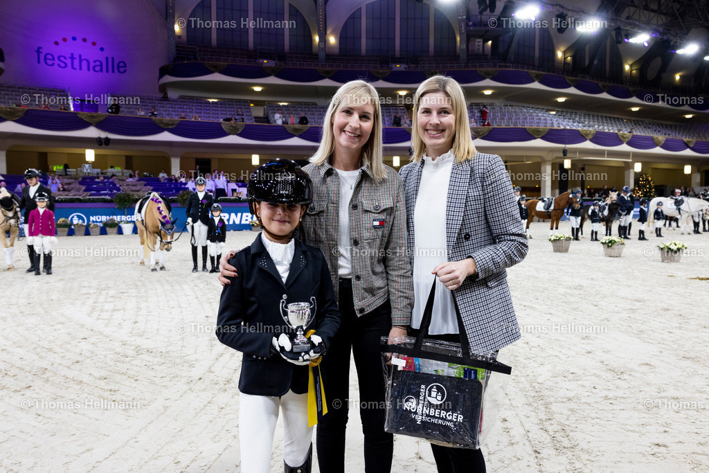 TH_Nürnberger Burgpokal Führzügelwettbewerb_13276 | Nürnberger Burgpokal Führzügelwettbewerb beim Festhallen Reitturnier Frankfurt 2023 am 15.12.23 in Frankfurt, Festhalle