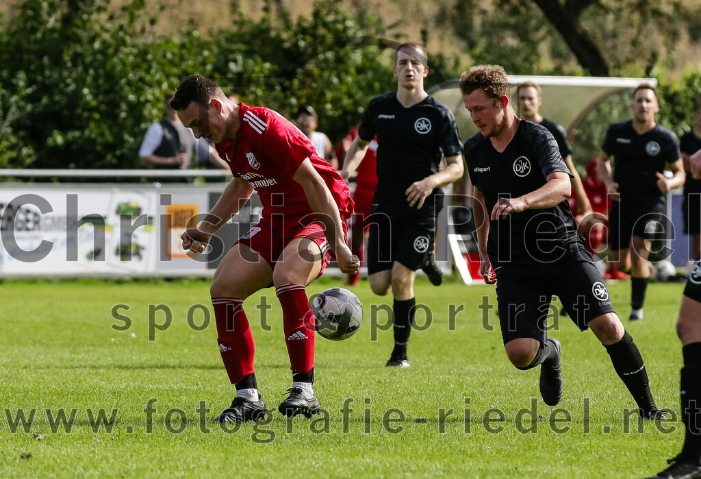 2023-09-17_016_DJK_Ottenhofen_gegen_FC_Finsing_II | Ottenhofen, Deutschland, 17.09.2023:
Fußball, Kreisklasse 2023 / 2024, 7. Spieltag, DJK Ottenhofen gegen FC Finsing II, Endergebnis: 3:0

Thomas Obermaier (FC Finsing, #10), Sebastian Reiser (DJK Ottenhofen, #3)

Foto: Christian Riedel / fotografie-riedel.net