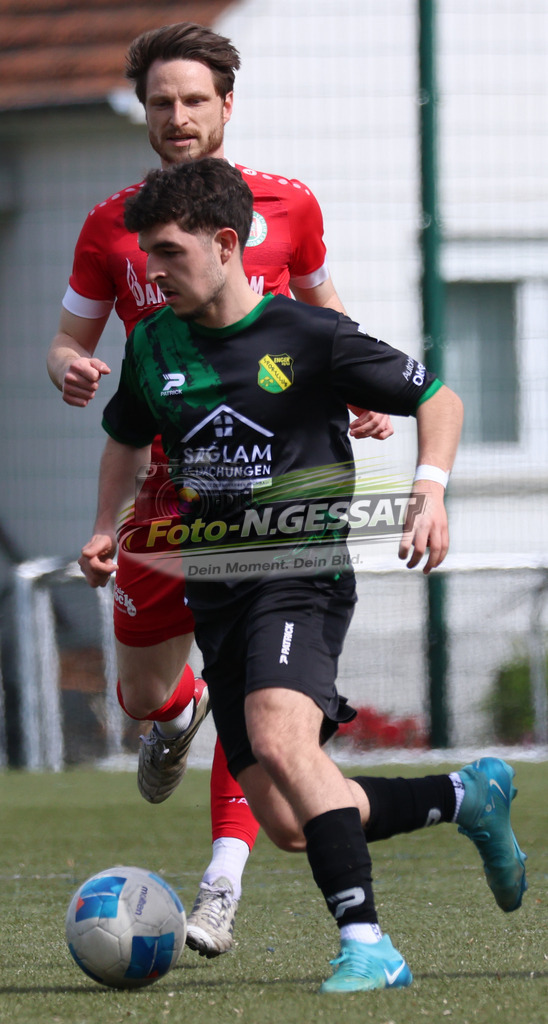 Bünder SV - SC Enger | Auf dem Bild zu sehen: rot Bünder SV: Denis Müller ; schwarz SC Enger: Emre Karak Bünder SV, SC Enger, Saison 25/26, Kreisliga A, Bünde, Deutschland - Realisiert mit Pictrs.com