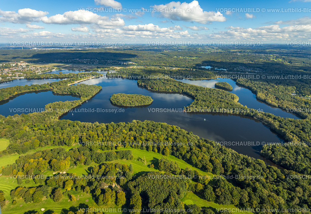 Duisburg241003086 | Luftbild, Sechs-Seen-Platte, Wald und Segelboot, Fernsicht und blauer Himmel mit Wolken, Wedau, Duisburg, Ruhrgebiet, Nordrhein-Westfalen, Deutschland