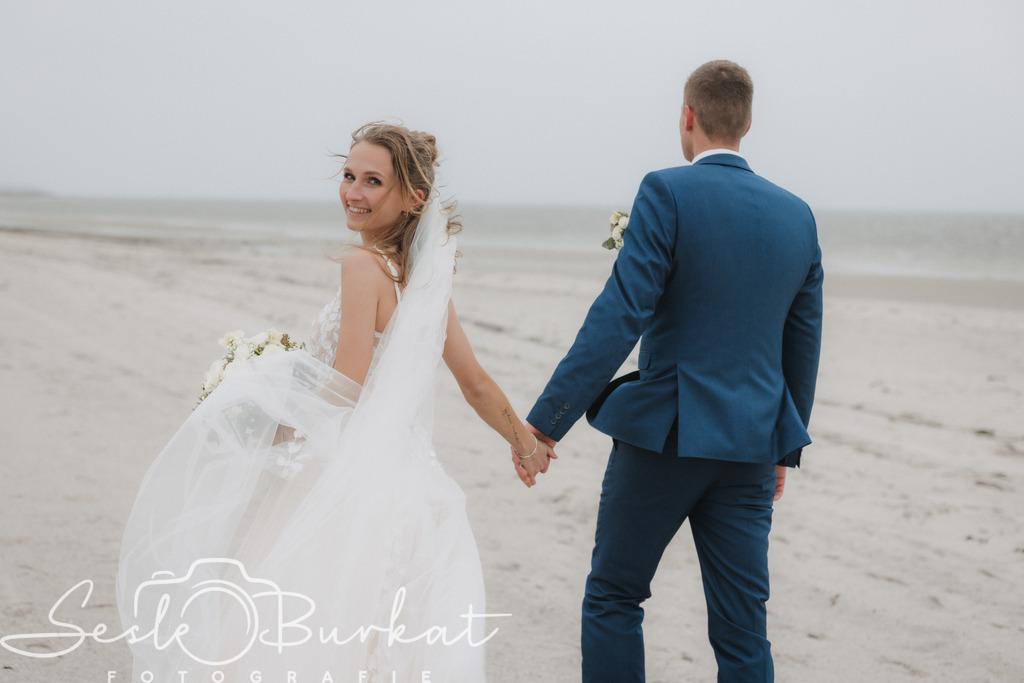 20251205-0G3A8667 | Authentische, natürliche und emotionale Fotoshootings auf der Nordseeinsel Föhr. Als Fotografin halte ich deine schönsten Momente in einzigartigen Neugeborenen-, Familien-, Paar- und Einzelshootings fest. Jetzt einen Termin vereinbaren!