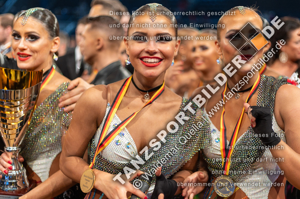 20231111-07449 | Hier finden Sie Tanz Bilder vom Latein und Standard Formationen tanzen. Sportbilder vom Tanzsport. Schöne Fotos und von Weltmeisterschaft, Europameisterschaft, Bundesliga, Regionalliga, Oberliga und Landesliga sowie von GOC Stuttgart, DanceComp, WM Bremen